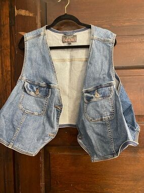 TORRID Denim Jacket Vest W/ Pockets Size 6